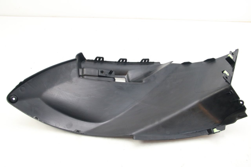 photo de CACHE SOUS SELLE DROIT PEUGEOT CITYSTAR 125 (2011 - 2017) - Points de fixation