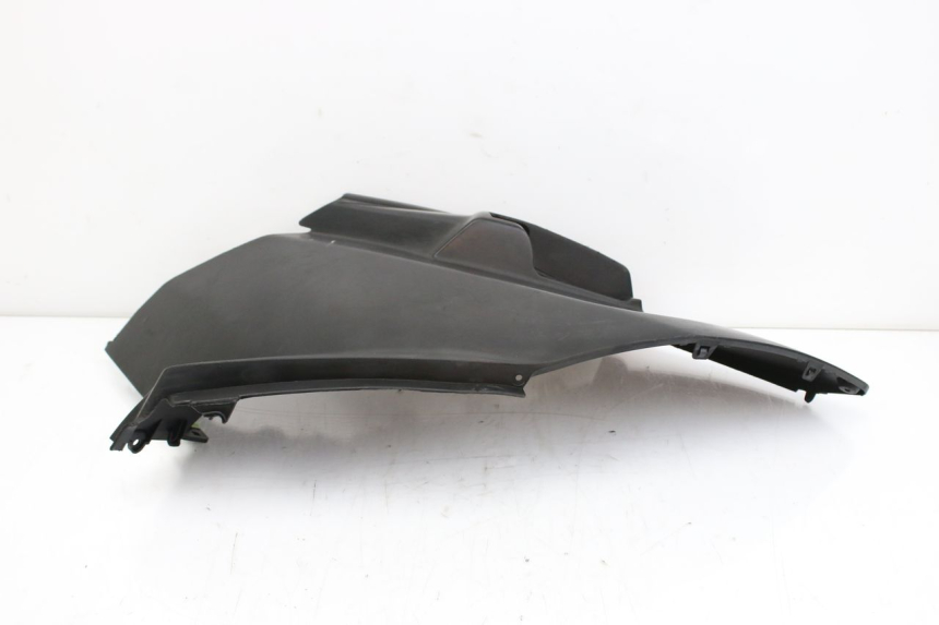 photo de CACHE SOUS SELLE DROIT PEUGEOT CITYSTAR 50 (2013 - 2017) - Autre angle de vue