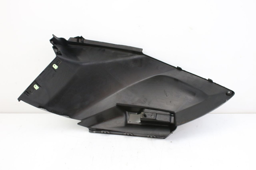 photo de CACHE SOUS SELLE DROIT PEUGEOT CITYSTAR 50 (2013 - 2017) - Vue d’ensemble