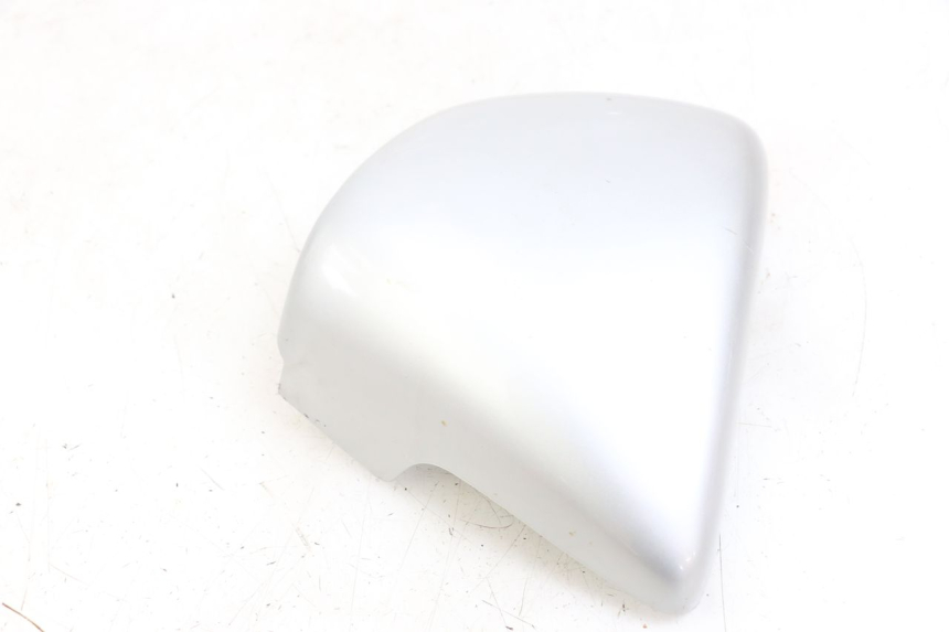 photo de CACHE SOUS SELLE DROIT APRILIA CLASSIC 125 (1995 - 2001) - Gros plan technique