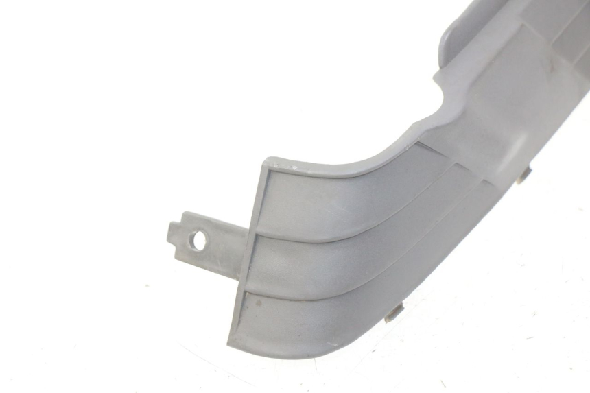 photo de CACHE SOUS SELLE DROIT SUZUKI CP 80 (1985 - 1996) - Zoom état d’usage