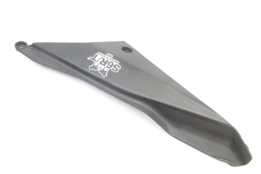 photo de CACHE SOUS SELLE DROIT DERBI SENDA SM DRD X-TREME 50 (2011 - 2017) - Détail de la pièce