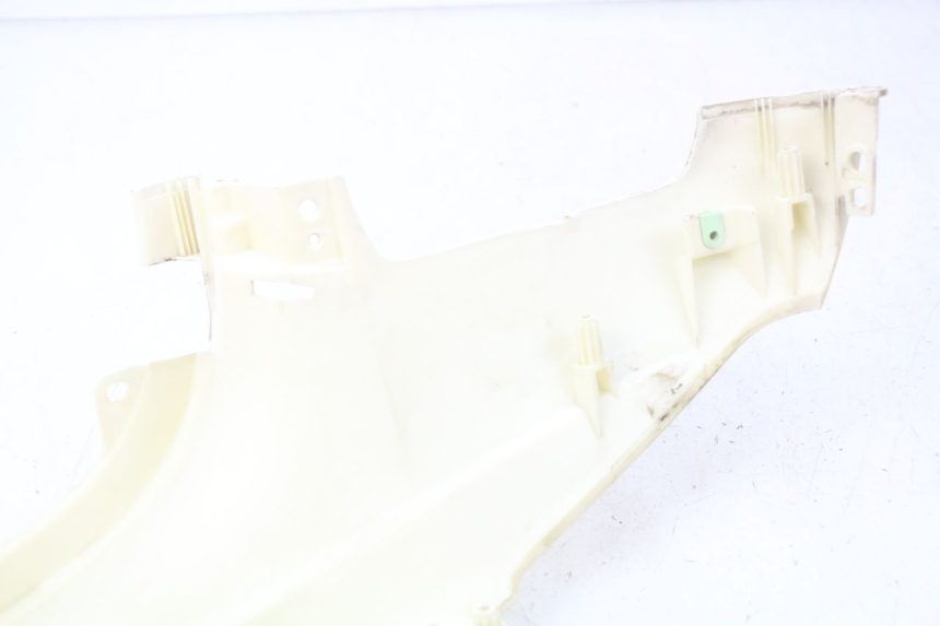 photo de CACHE SOUS SELLE DROIT PEUGEOT DJANGO 2T 50 (2014 - 2019) - Détail de la pièce