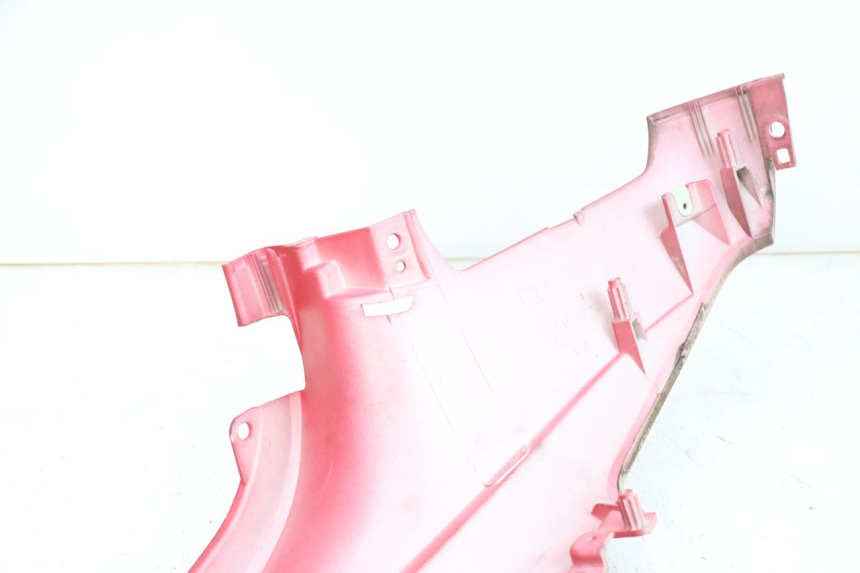 photo de CACHE SOUS SELLE DROIT PEUGEOT DJANGO 4T 50 (2014 - 2019) - Détail de la pièce