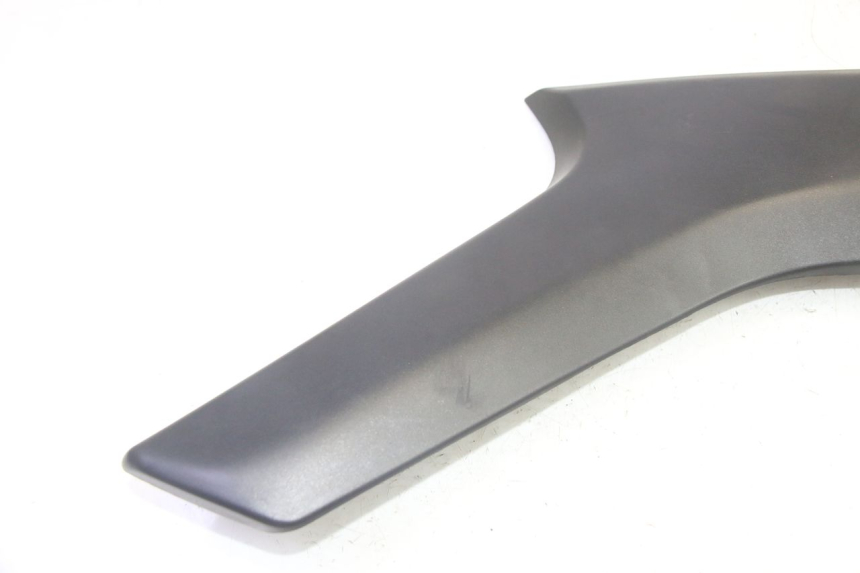 photo de CACHE SOUS SELLE DROIT SUZUKI DL V STROM 1000 (2002 - 2007) - Détail de la pièce