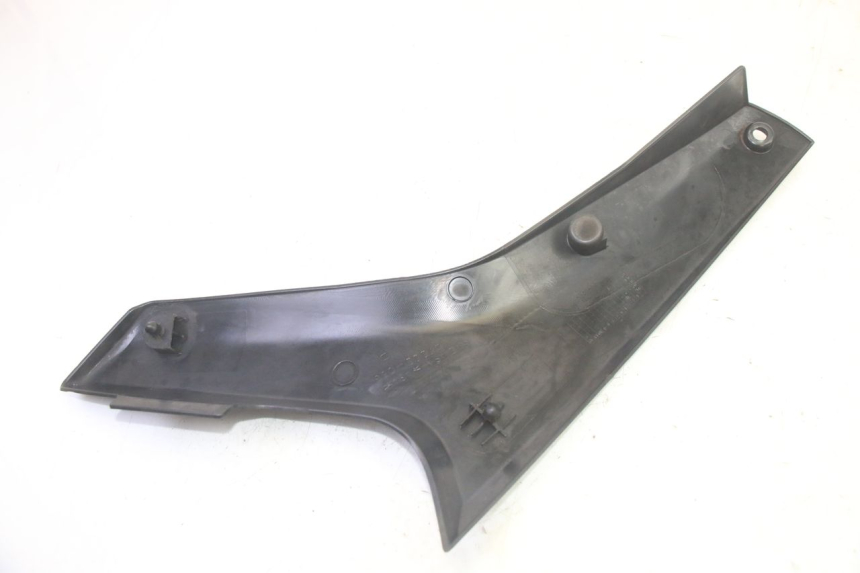 photo de CACHE SOUS SELLE DROIT SUZUKI DL V STROM 1000 (2002 - 2007) - Gros plan technique