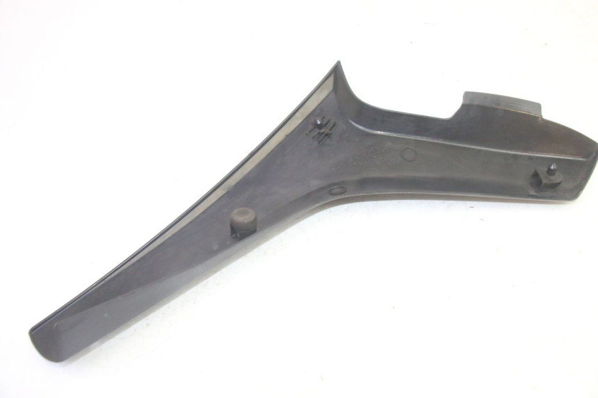 photo de CACHE SOUS SELLE DROIT SUZUKI DL V STROM 1000 (2002 - 2007) - Points de fixation