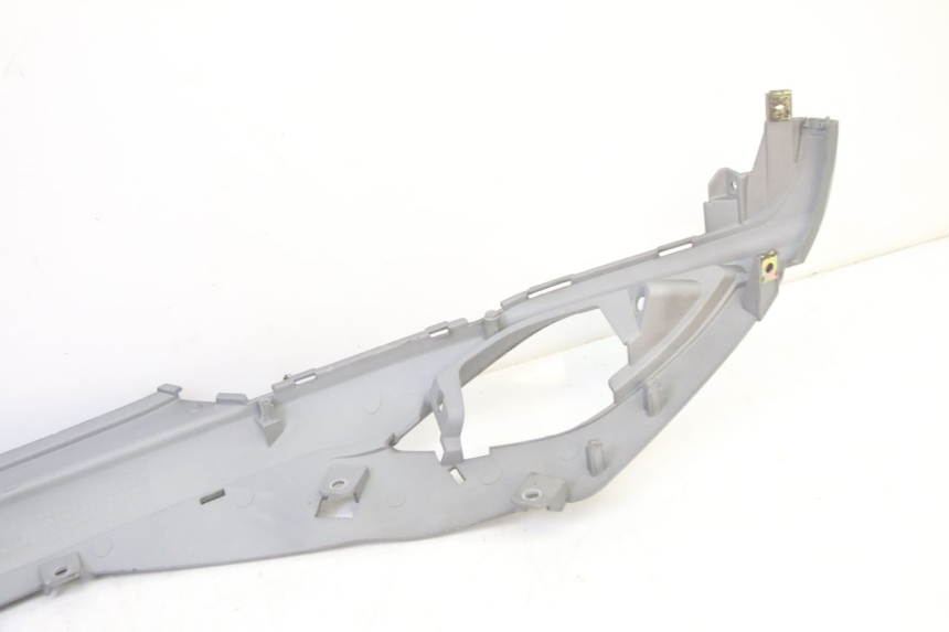 photo de CACHE SOUS SELLE DROIT SYM FIDDLE 3 III 125 (2014 - 2020) - Points de fixation