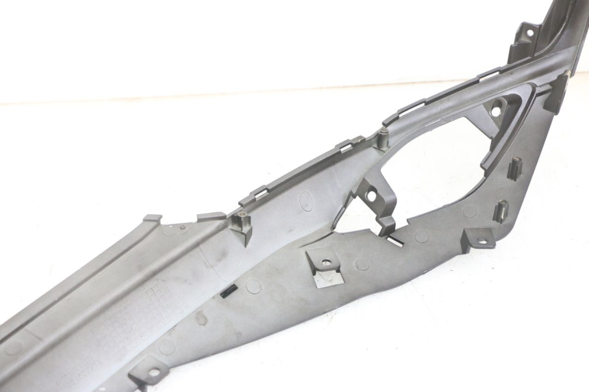 photo de CACHE SOUS SELLE DROIT SYM FIDDLE 3 III 50 (2014 - 2020) - Autre angle de vue