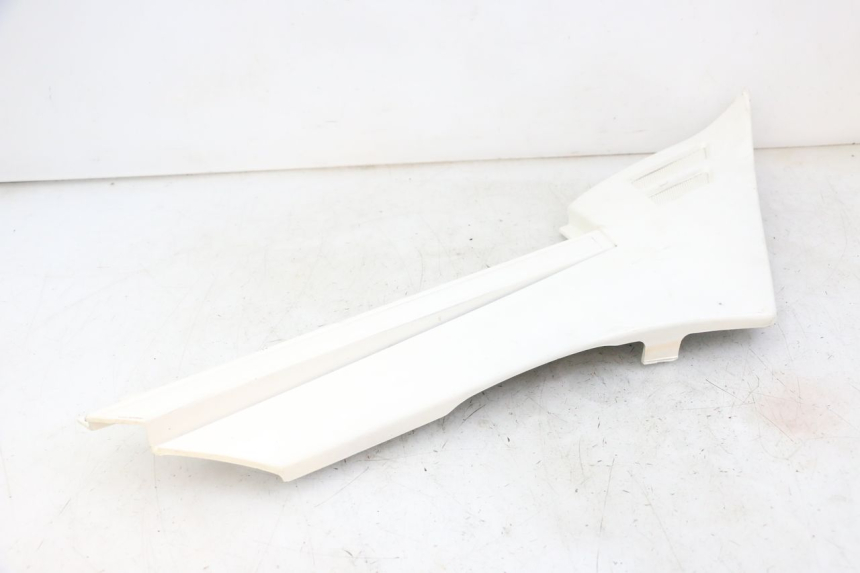 photo de CACHE SOUS SELLE DROIT YAMAHA FJ 36Y 1100 (1984 - 1985) - Détail de la pièce