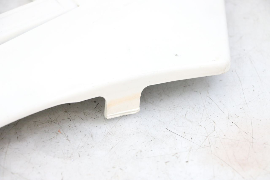 photo de CACHE SOUS SELLE DROIT YAMAHA FJ 36Y 1100 (1984 - 1985) - Zoom état d’usage