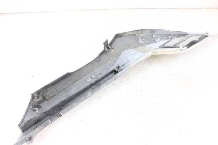 photo de CACHE SOUS SELLE DROIT YAMAHA FJ 36Y 1100 (1984 - 1985) - Autre angle de vue