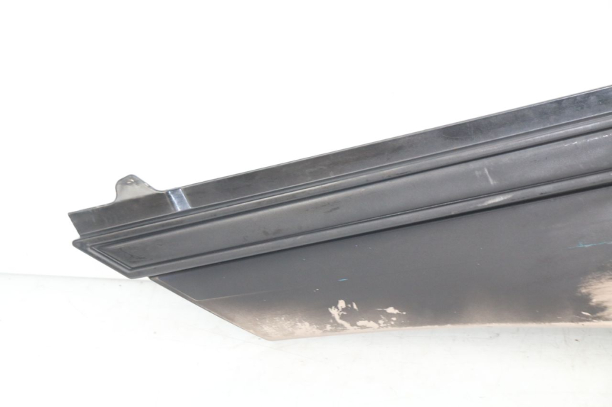 photo de CACHE SOUS SELLE DROIT YAMAHA FJ 3CX 1200 (1986 - 1996) - Gros plan technique