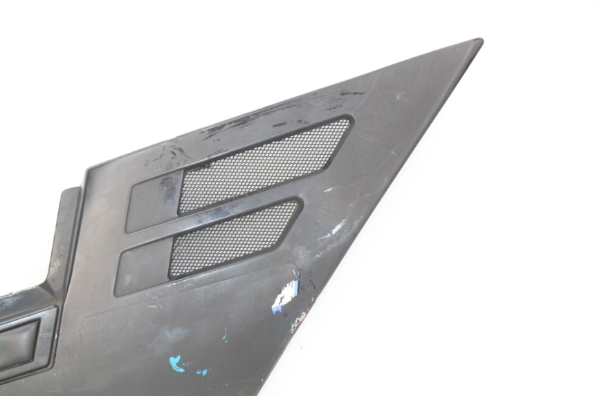 photo de CACHE SOUS SELLE DROIT YAMAHA FJ 3CX 1200 (1986 - 1996) - Points de fixation