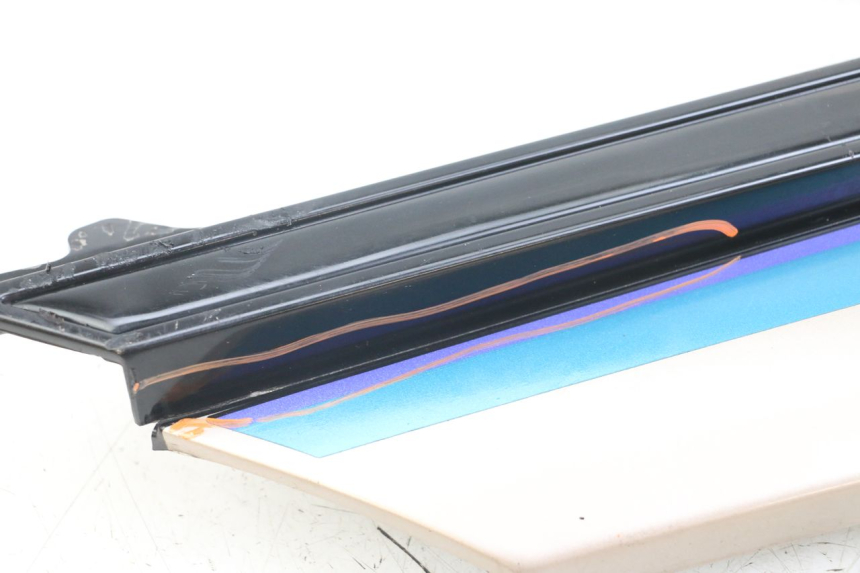 photo de CACHE SOUS SELLE DROIT YAMAHA FJ 3CX 1200 (1986 - 1996) - Zoom état d’usage