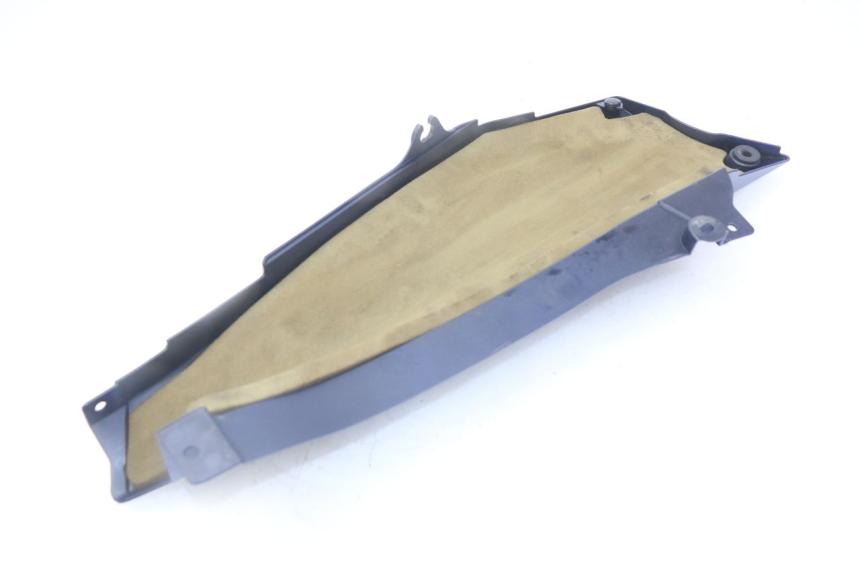 photo de CACHE SOUS SELLE DROIT YAMAHA FJR ABS 1300 (2016 - 2020) - Détail de la pièce