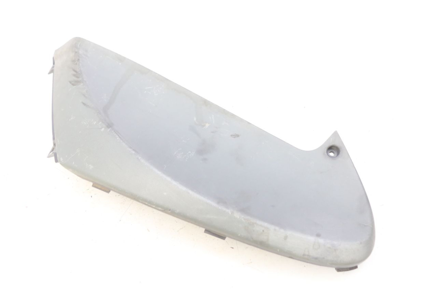 photo de CACHE SOUS SELLE DROIT PIAGGIO FLY 100 (2006 - 2010) - Détail de la pièce