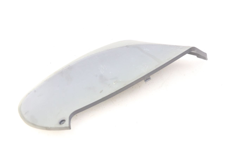 photo de CACHE SOUS SELLE DROIT PIAGGIO FLY 100 (2006 - 2010) - Gros plan technique