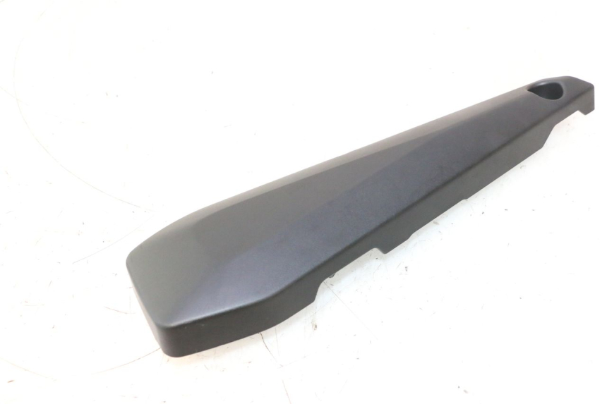 photo de CACHE SOUS SELLE DROIT YAMAHA FZ8 800 (2010 - 2016) - Détail de la pièce