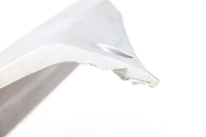 photo de CACHE SOUS SELLE DROIT PEUGEOT GEOPOLIS 400 (2007 - 2013) - Zoom état d’usage