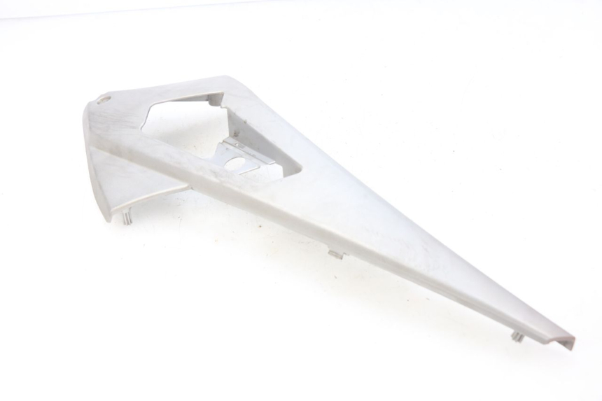 photo de CACHE SOUS SELLE DROIT PEUGEOT GEOPOLIS 400 (2007 - 2013) - Points de fixation