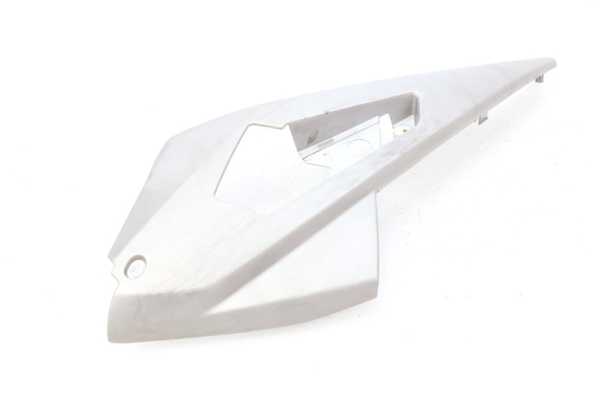 photo de CACHE SOUS SELLE DROIT PEUGEOT GEOPOLIS 400 (2007 - 2013) - État de surface