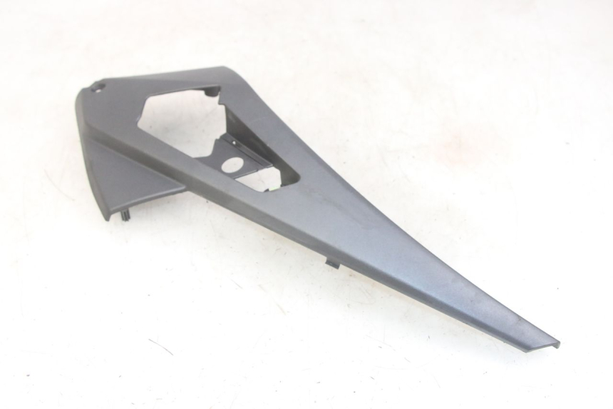 photo de CACHE SOUS SELLE DROIT PEUGEOT GEOPOLIS RS 125 (2007 - 2009) - Zoom état d’usage