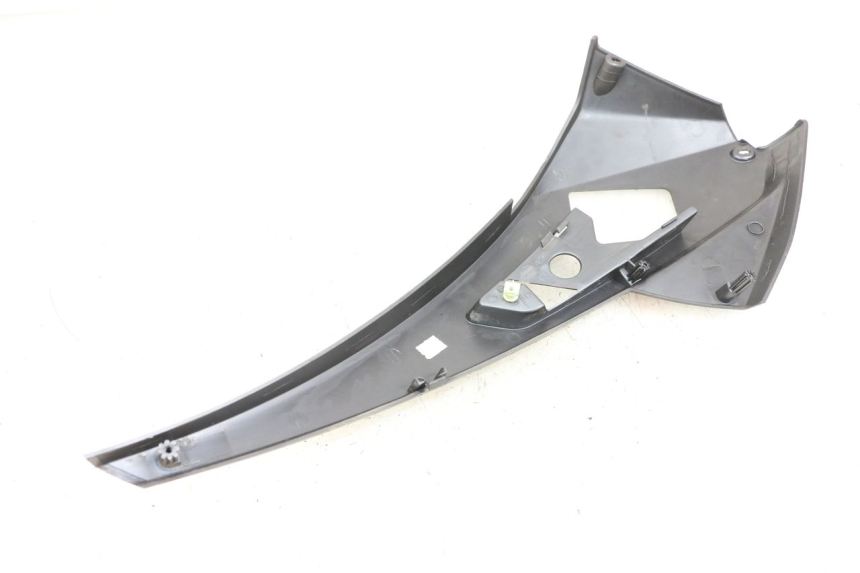 photo de CACHE SOUS SELLE DROIT PEUGEOT GEOPOLIS RS 125 (2007 - 2009) - Zoom état d’usage