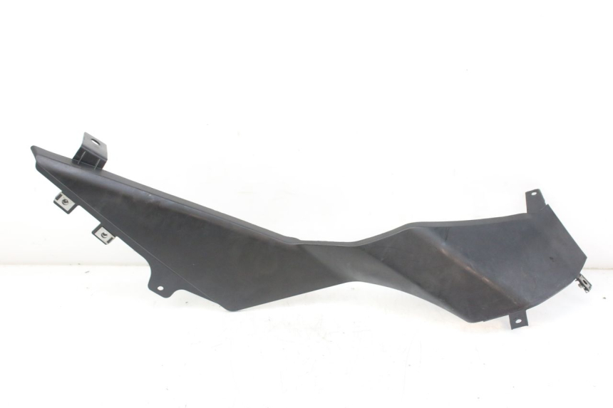 photo de CACHE SOUS SELLE DROIT DERBI GPR 50 (2004 - 2009) - Détail de la pièce