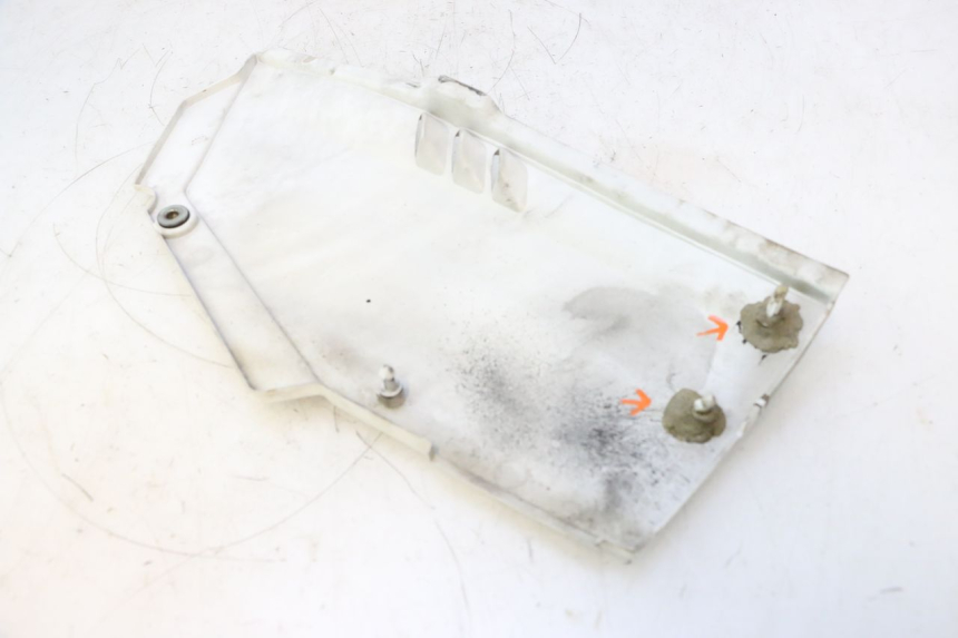 photo de CACHE SOUS SELLE DROIT KAWASAKI GPX F ZX750F 750 (1986 - 1990) - Détail de la pièce