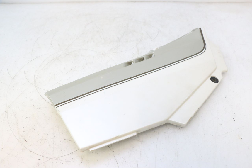 photo de CACHE SOUS SELLE DROIT KAWASAKI GPX F ZX750F 750 (1986 - 1990) - État de surface