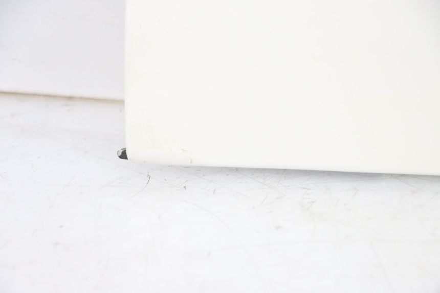 photo de CACHE SOUS SELLE DROIT KAWASAKI GPX R WARBIRD 600 (1988 - 1993) - Marquages et références