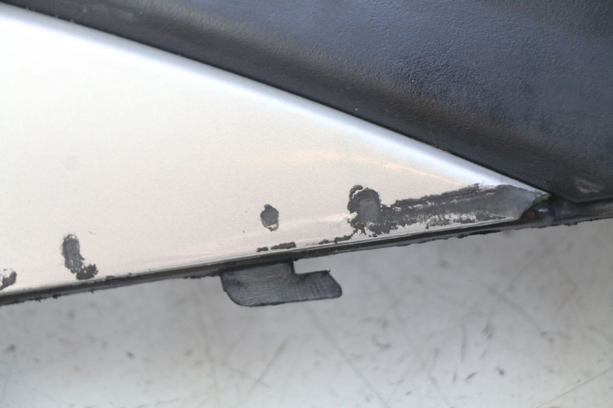 photo de CACHE SOUS SELLE DROIT TNT MOTOR GRIDO 2T 50 (2010 - 2019) - Gros plan technique