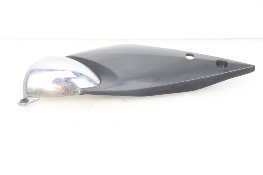 photo de CACHE SOUS SELLE DROIT SUZUKI GSF N BANDIT 600 (2000 - 2004) - Détail de la pièce