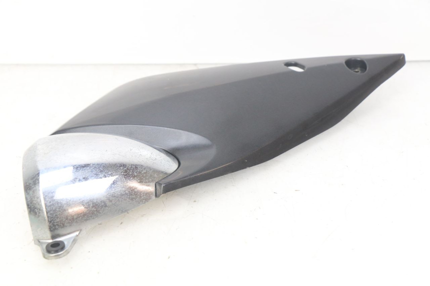 photo de CACHE SOUS SELLE DROIT SUZUKI GSF N BANDIT 600 (2000 - 2004) - Autre angle de vue