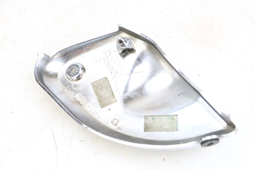 photo de CACHE SOUS SELLE DROIT SUZUKI GSF N BANDIT 600 (1996 - 1999) - Zoom état d’usage