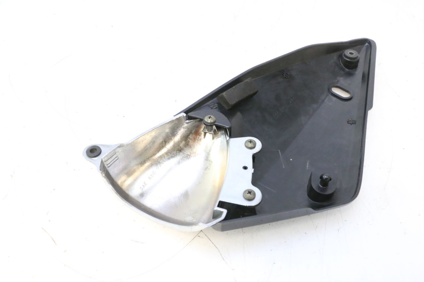 photo de CACHE SOUS SELLE DROIT SUZUKI GSF N BANDIT 1200 (2001 - 2005) - Détail de la pièce