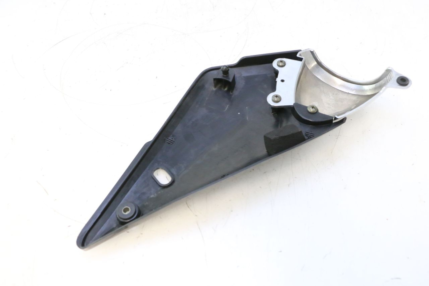 photo de CACHE SOUS SELLE DROIT SUZUKI GSF N BANDIT 1200 (2001 - 2005) - Autre angle de vue