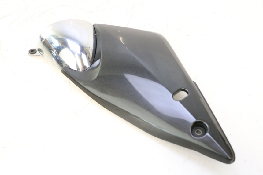 photo de CACHE SOUS SELLE DROIT SUZUKI GSF N BANDIT 1200 (2001 - 2005) - Gros plan technique