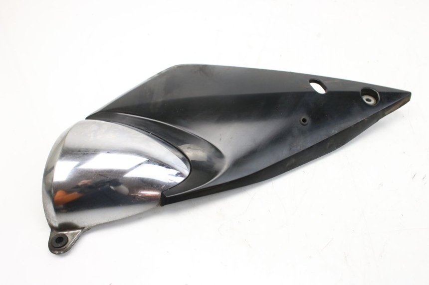 photo de CACHE SOUS SELLE DROIT SUZUKI GSF S BANDIT 600 (2000 - 2004) - Gros plan technique