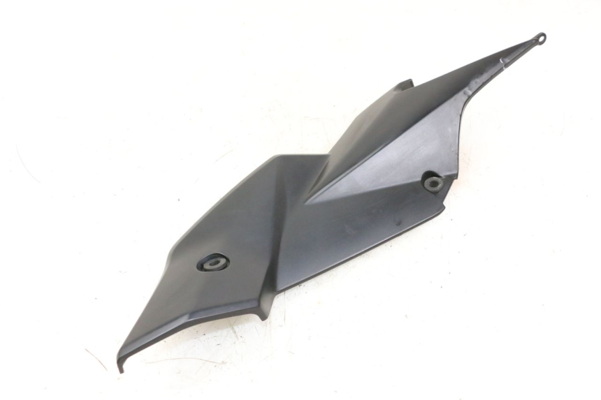 photo de CACHE SOUS SELLE DROIT SUZUKI GSR 750 (2011 - 2017) - Vue d’ensemble