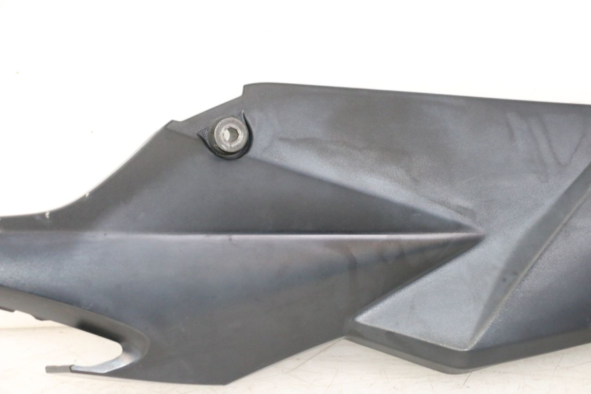 photo de CACHE SOUS SELLE DROIT SUZUKI GSR 750 (2011 - 2017) - Vue produit