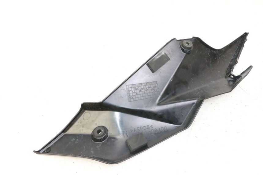 photo de CACHE SOUS SELLE DROIT SUZUKI GSR 750 (2011 - 2017) - Vue d’ensemble