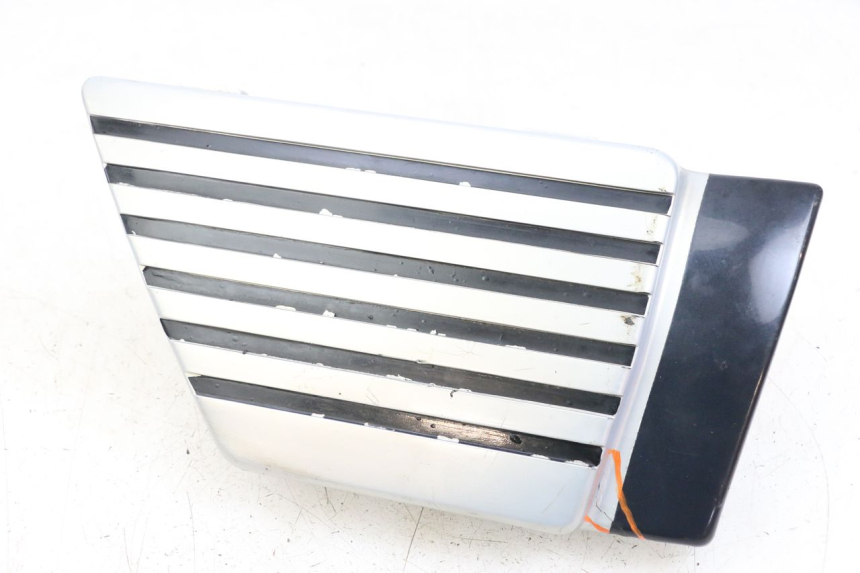 photo de CACHE SOUS SELLE DROIT SUZUKI GSX E 250 (1982 - 1983) - Vue principale