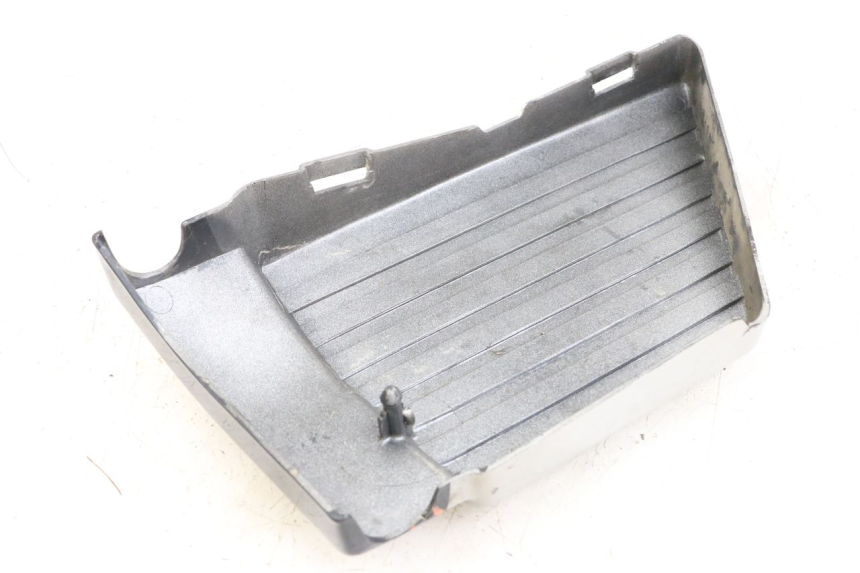photo de CACHE SOUS SELLE DROIT SUZUKI GSX E 250 (1982 - 1983) - Autre angle de vue