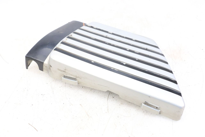 photo de CACHE SOUS SELLE DROIT SUZUKI GSX E 250 (1982 - 1983) - Vue d’ensemble