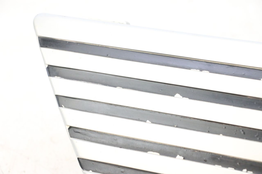 photo de CACHE SOUS SELLE DROIT SUZUKI GSX E 250 (1982 - 1983) - Pièce contrôlée