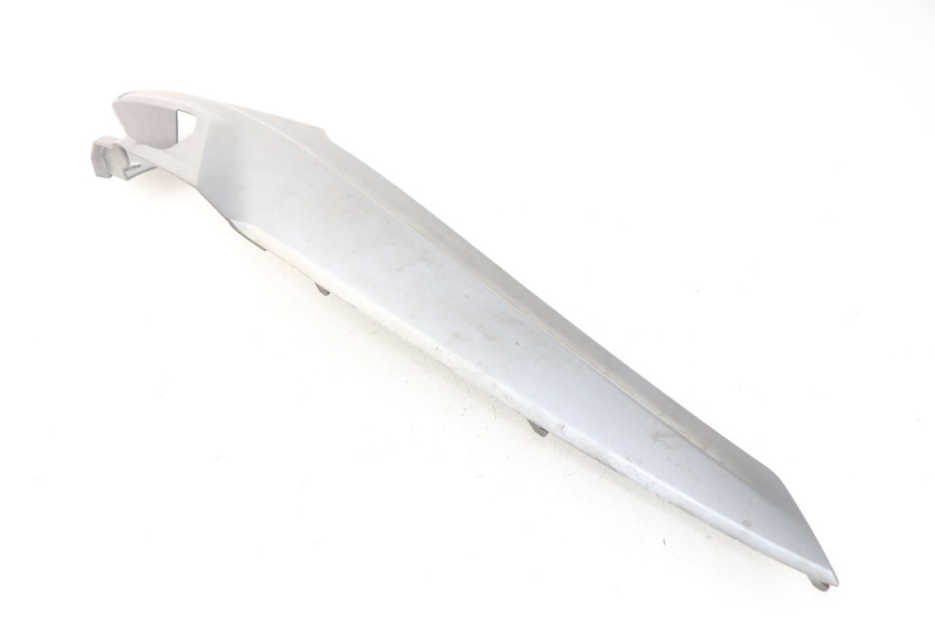 photo de CACHE SOUS SELLE DROIT SYM GTS EFI ABS 125 (2012 - 2016) - Gros plan technique