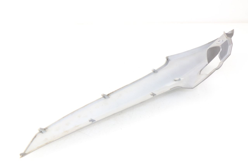 photo de CACHE SOUS SELLE DROIT SYM GTS EFI ABS 125 (2012 - 2016) - Autre angle de vue