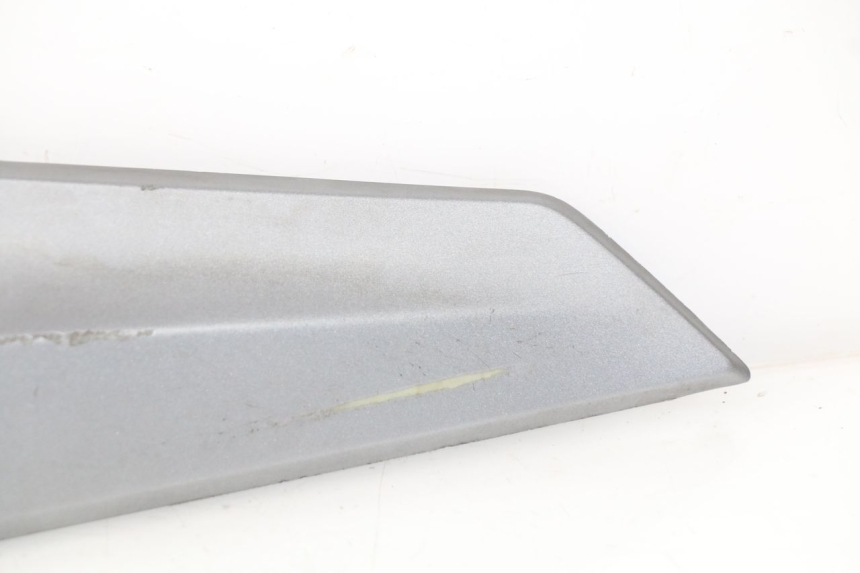 photo de CACHE SOUS SELLE DROIT SYM GTS EFI ABS 125 (2012 - 2016) - Vue d’ensemble